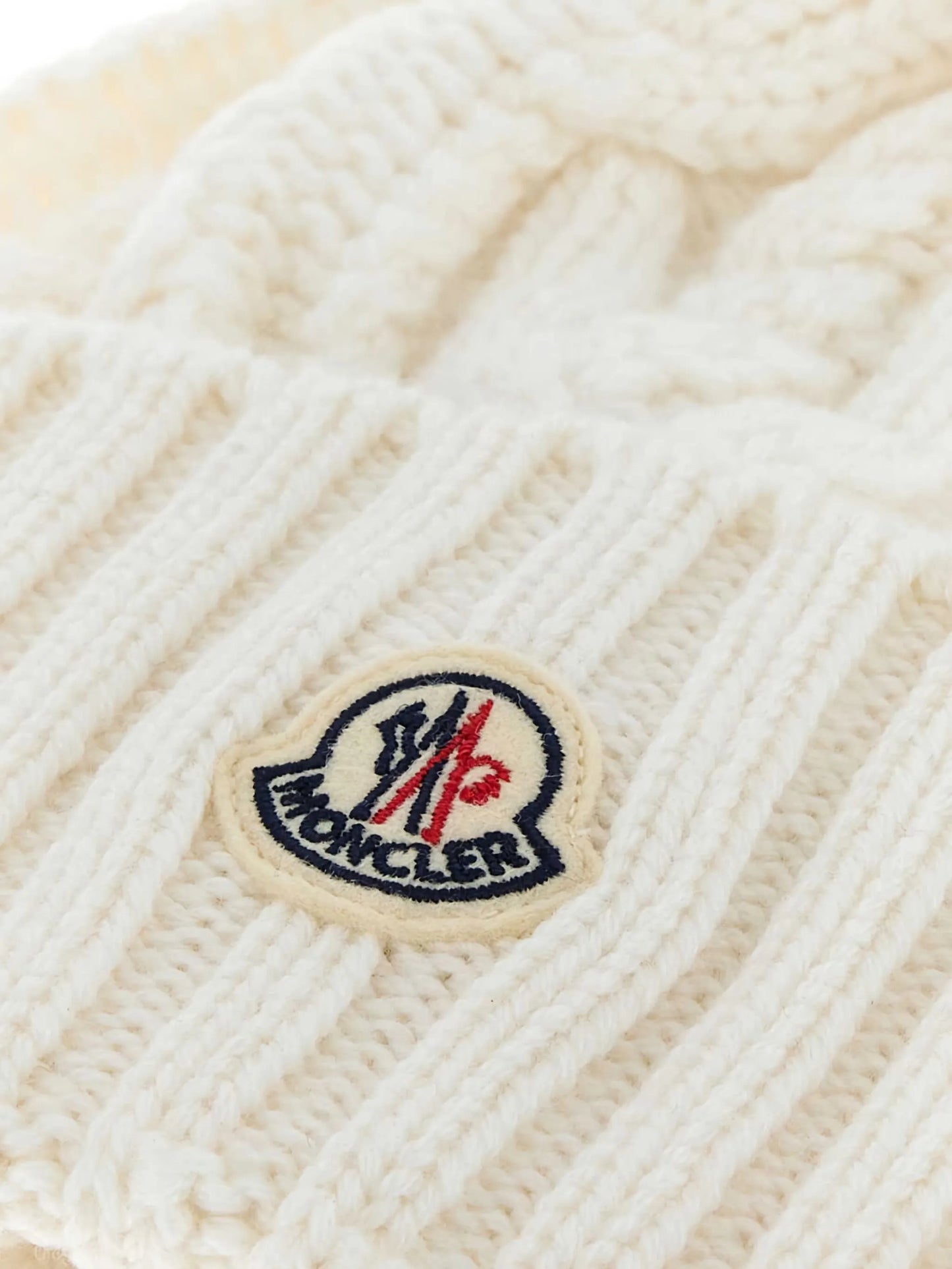 Moncler bonnet en maille torsadée à pompon