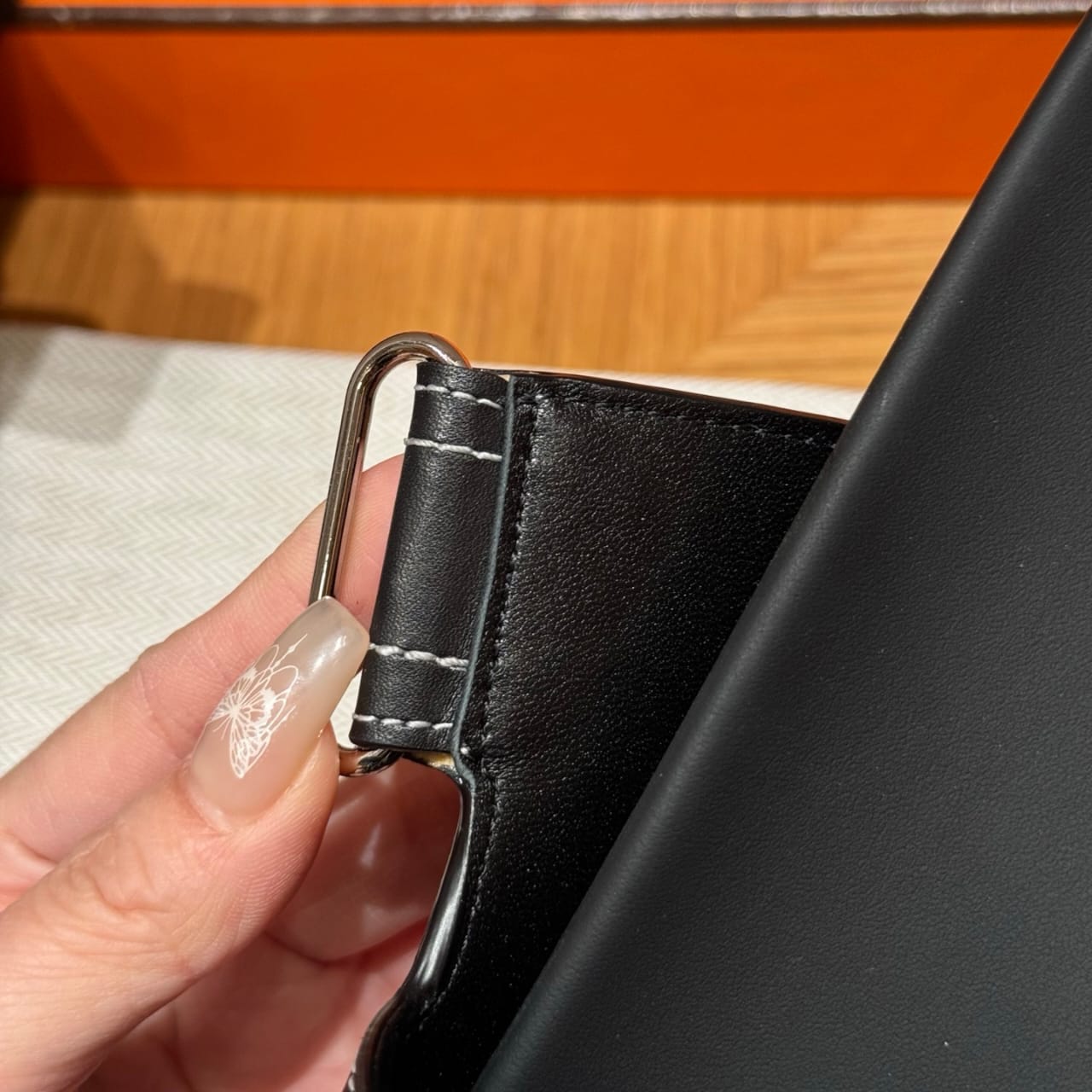 Sandales Chypre Hermès Noir Ébène / Couture Blanche